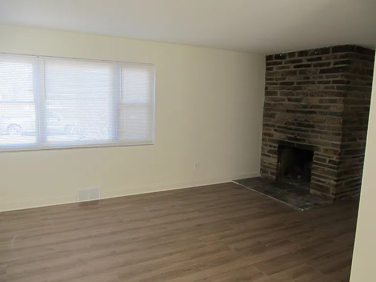 410 Trinity Ave — Photo 2