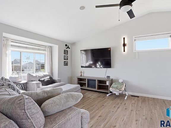 5th image of 5401 S Carrick Ave