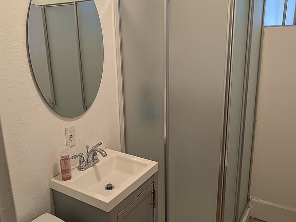 3rd image of 1934 W Lincoln St #B