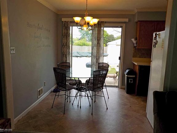 4th image of 25724 Mackinac St