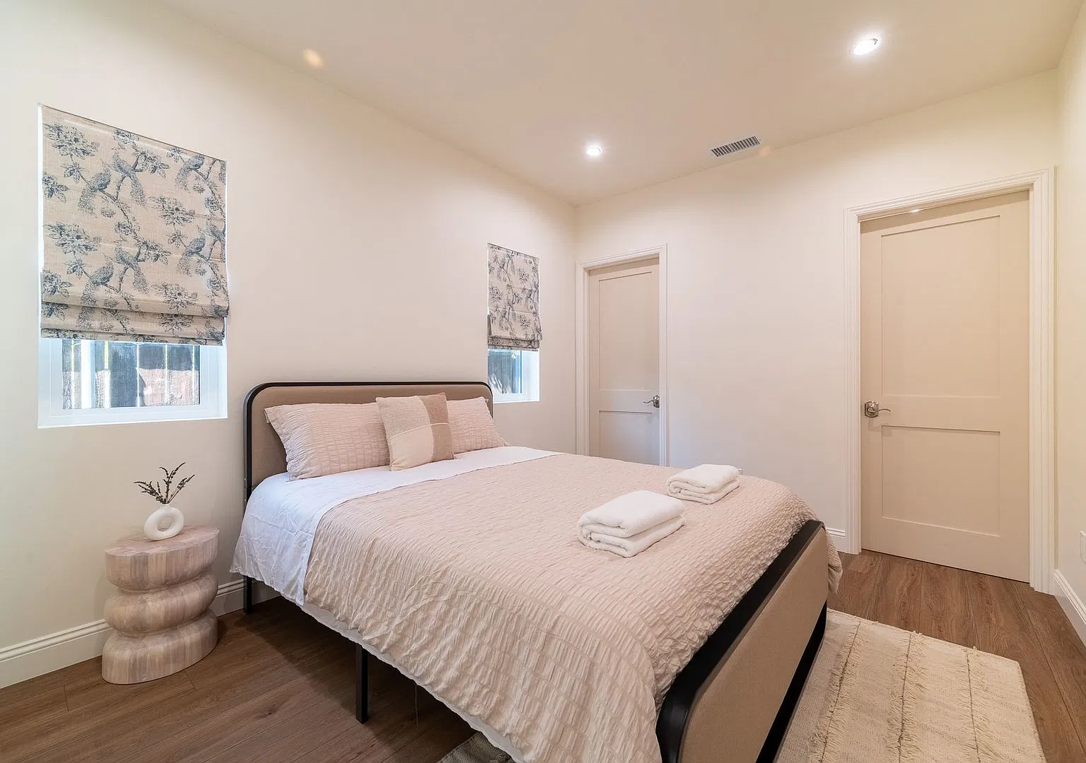 Contemporary 3-Bedroom ADU with Private Entrance in Monrovia ! — Photo 3