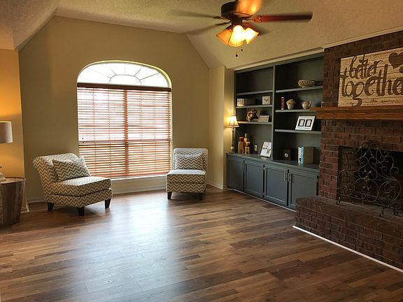 4th image of 133 Olde Oaks Dr