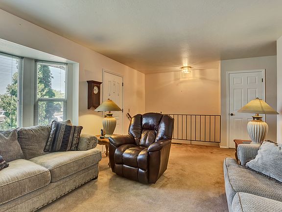 4th image of 3709 W Beth Cir