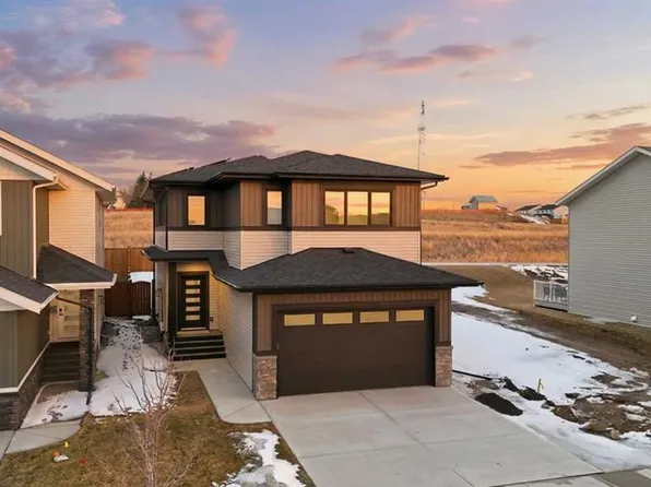 115 E Crestview Blvd, Sylvan Lake, AB T4S 0V8