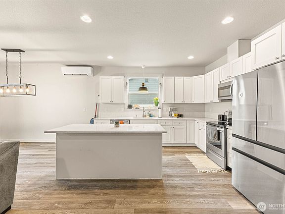 5th image of 817 B Street