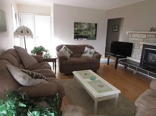 1090 Ewson St #1A — Photo 3