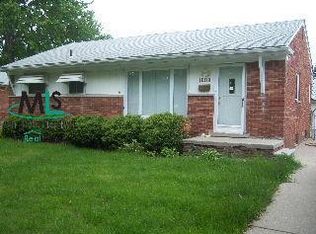 1089 Chippewa St, Mount Clemens, MI 48043