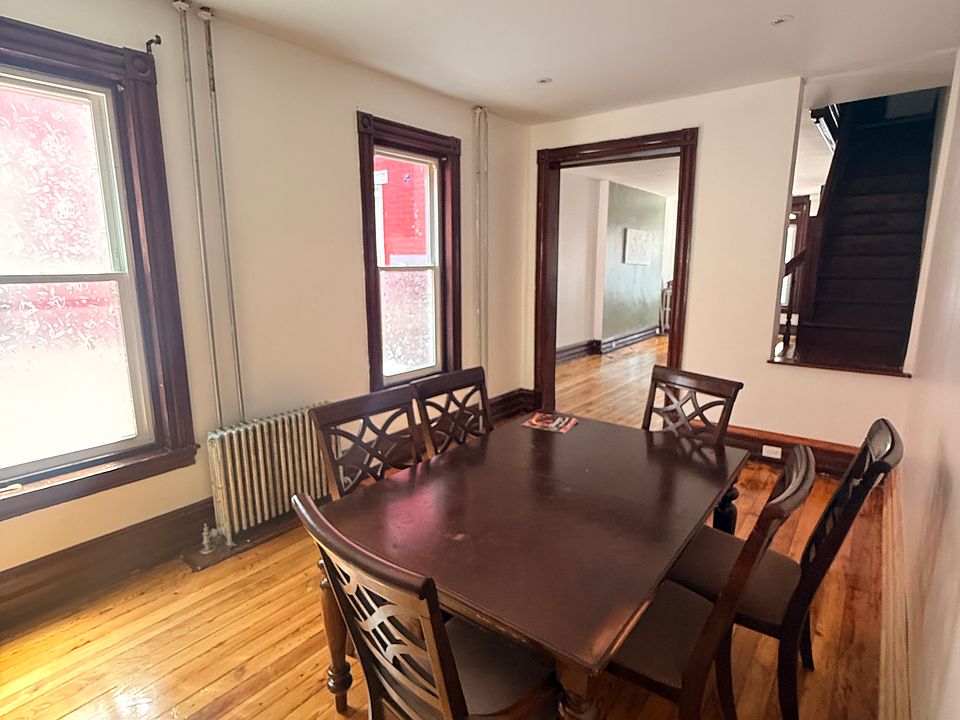 1st image of 527 Windsor St #1