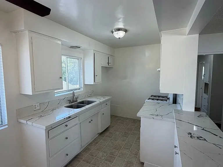 Ramona — Photo 34