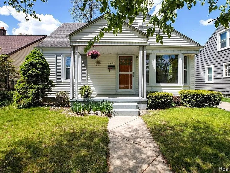 2607 Rochester Rd — Photo 1