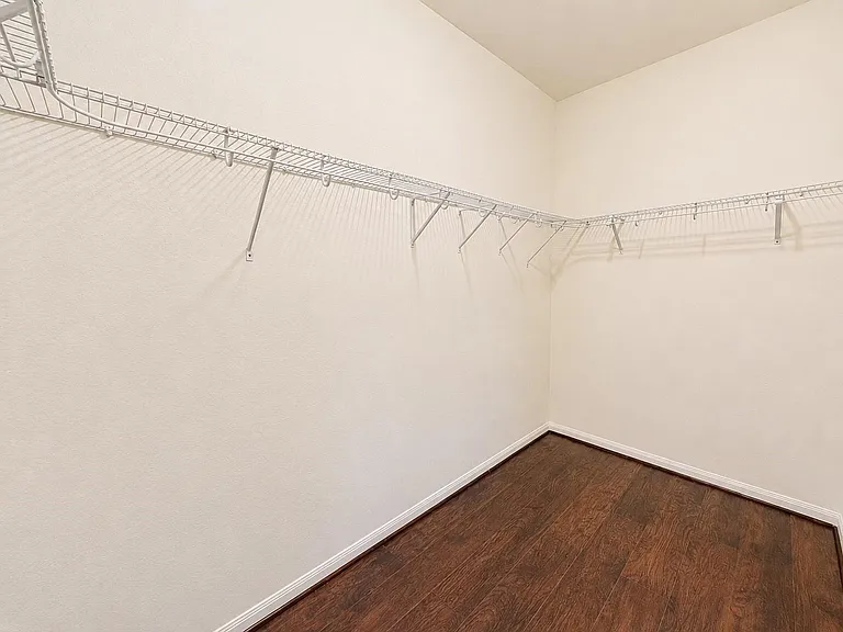 8739 Leclaire Meadow Dr — Photo 14