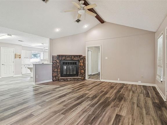 3rd image of 26384 April Ln