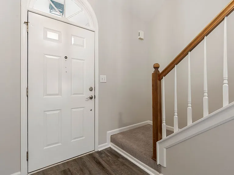 2031 Stone Brook Dr — Photo 3