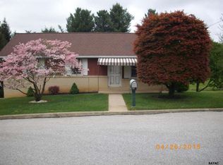 61 W Chestnut St, Dallastown, PA 17313