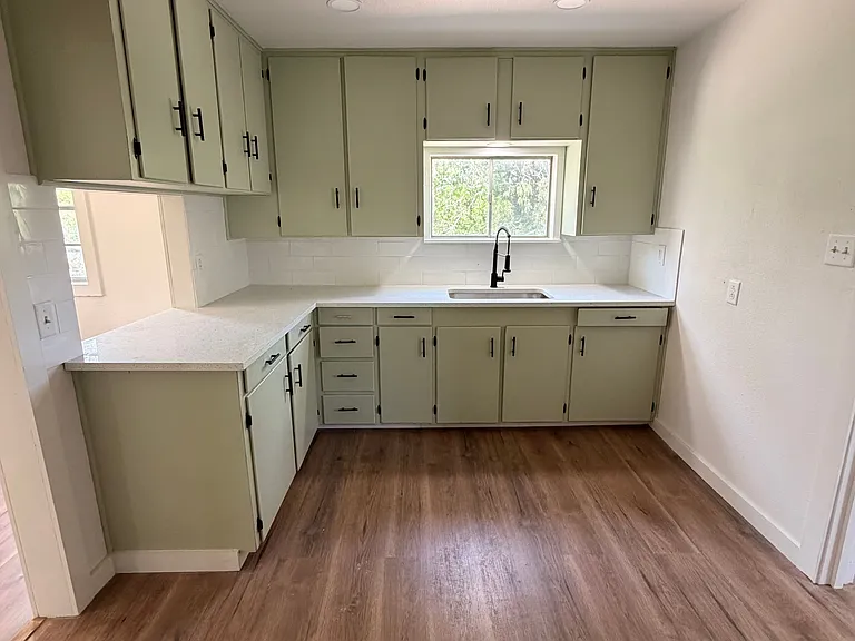 506 W Inez St — Photo 2