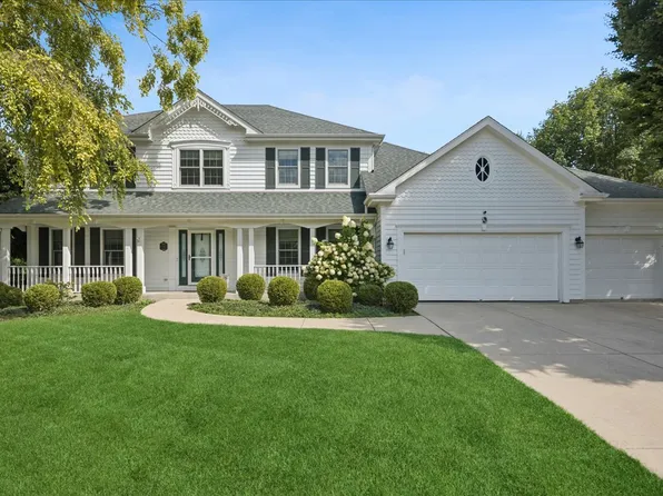 4N427 Robert Penn Warren Cv, St Charles, IL 60175