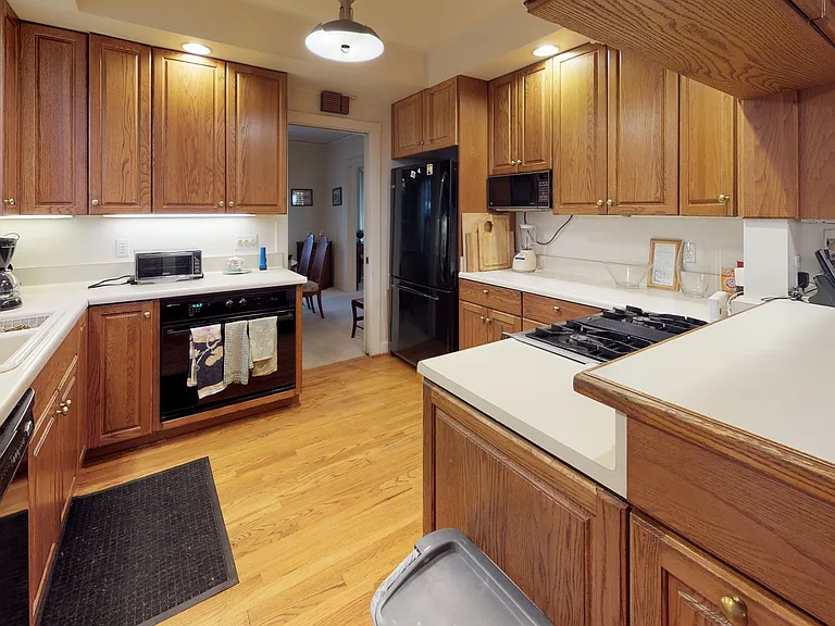 1104 Isabella Ave — Photo 10