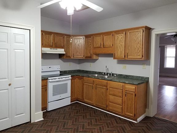 5th image of 414 S Pershing Dr
