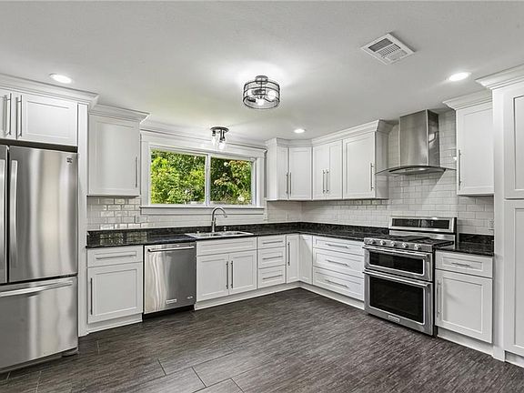 5th image of 123 W Pinewood Dr