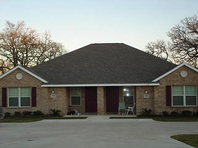 3 bed, 1450 sqft, $1,600 — Photo 1