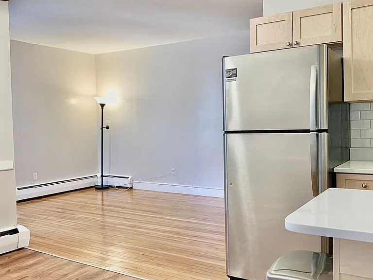 168 Winthrop Rd — Photo 2