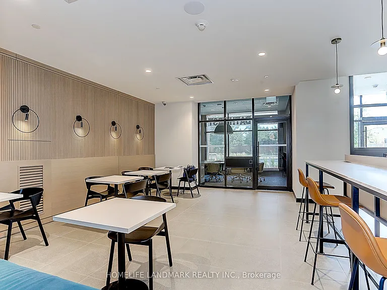 7950 Bathurst St #B-532 — Photo 34