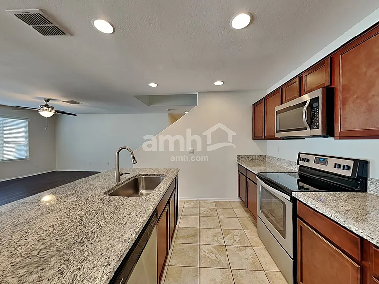 1508 N Banning — Photo 4