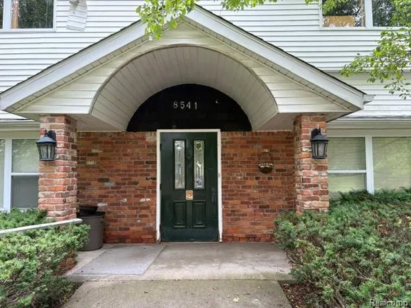 8541 N Eston Rd, Clarkston, MI 48348