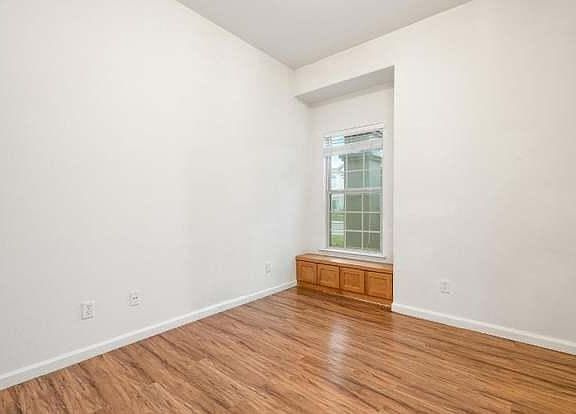 5th image of 2832 E Cromwell Ave