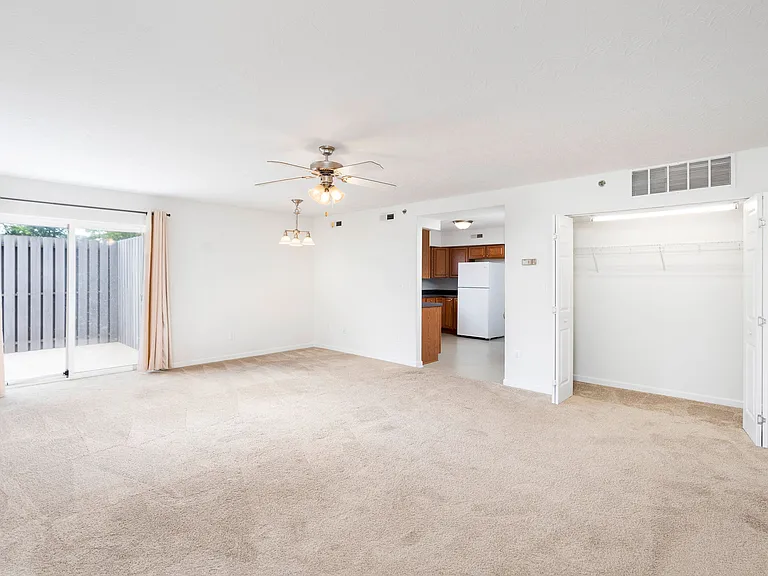 4-102 Rose Garden Ln — Photo 10