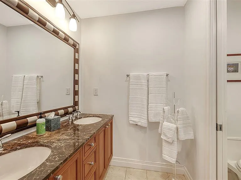 235 Cocoanut Ave #128E — Photo 38