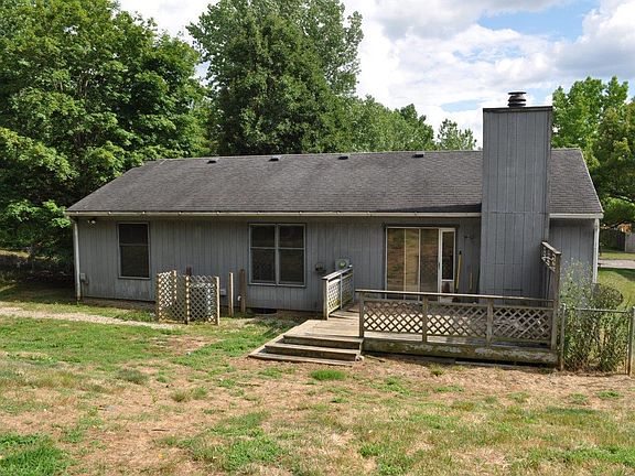 4th image of 1685 Lexington Dr