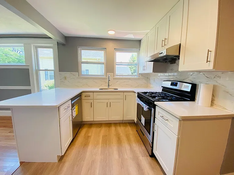152 Fayette St #1L — Photo 2