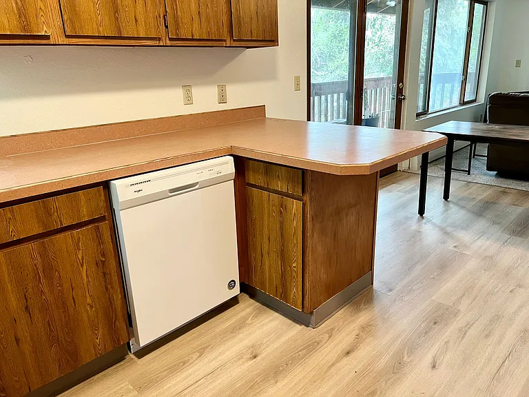 Freshly Renovated - Southside 3 Bedroom — Photo 5