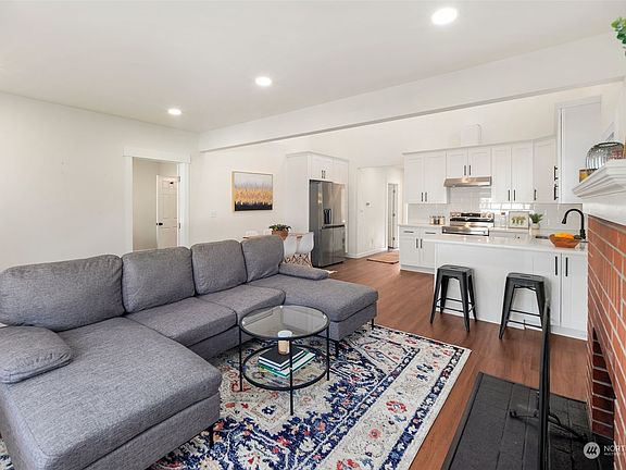 5th image of 706 7th Avenue NW