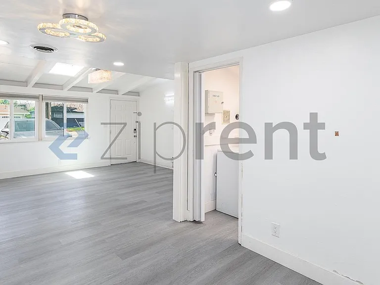 2330 Olive Ave — Photo 8