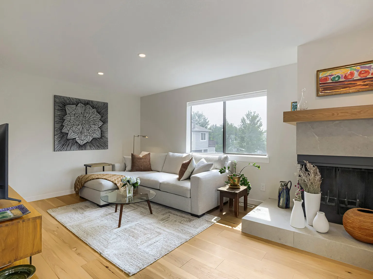 2 bed, 880 sqft, $3,300 — Photo 1
