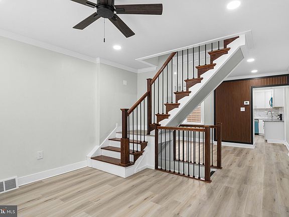 2nd image of 1024 Linden St