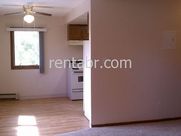 Kitchen & Dining