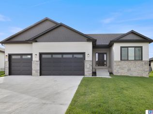 1015 107th St, Lincoln, NE 68527
