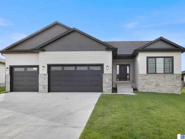 1015 107th St, Lincoln, NE 68527