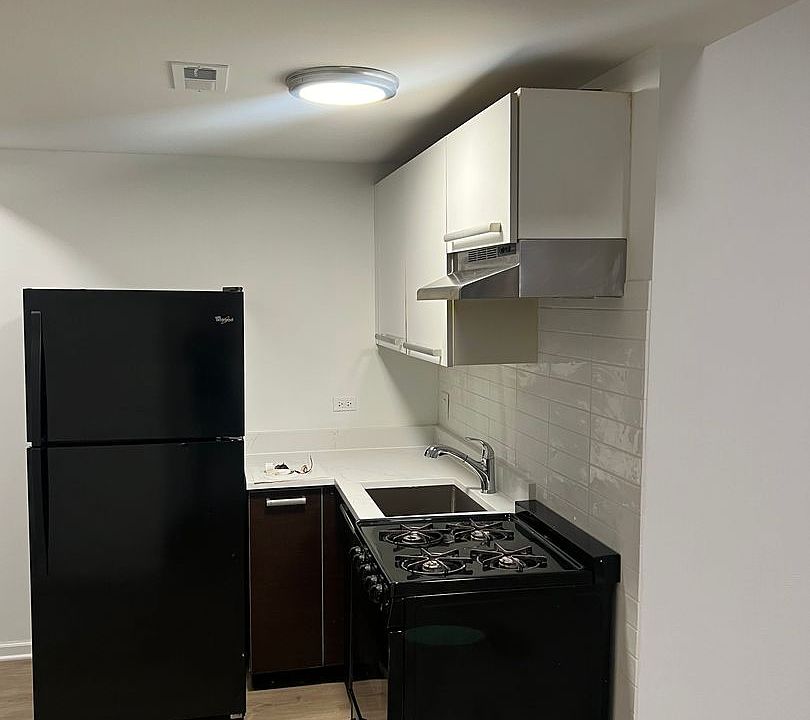 1st image of 5054 N Winthrop Ave APT 101