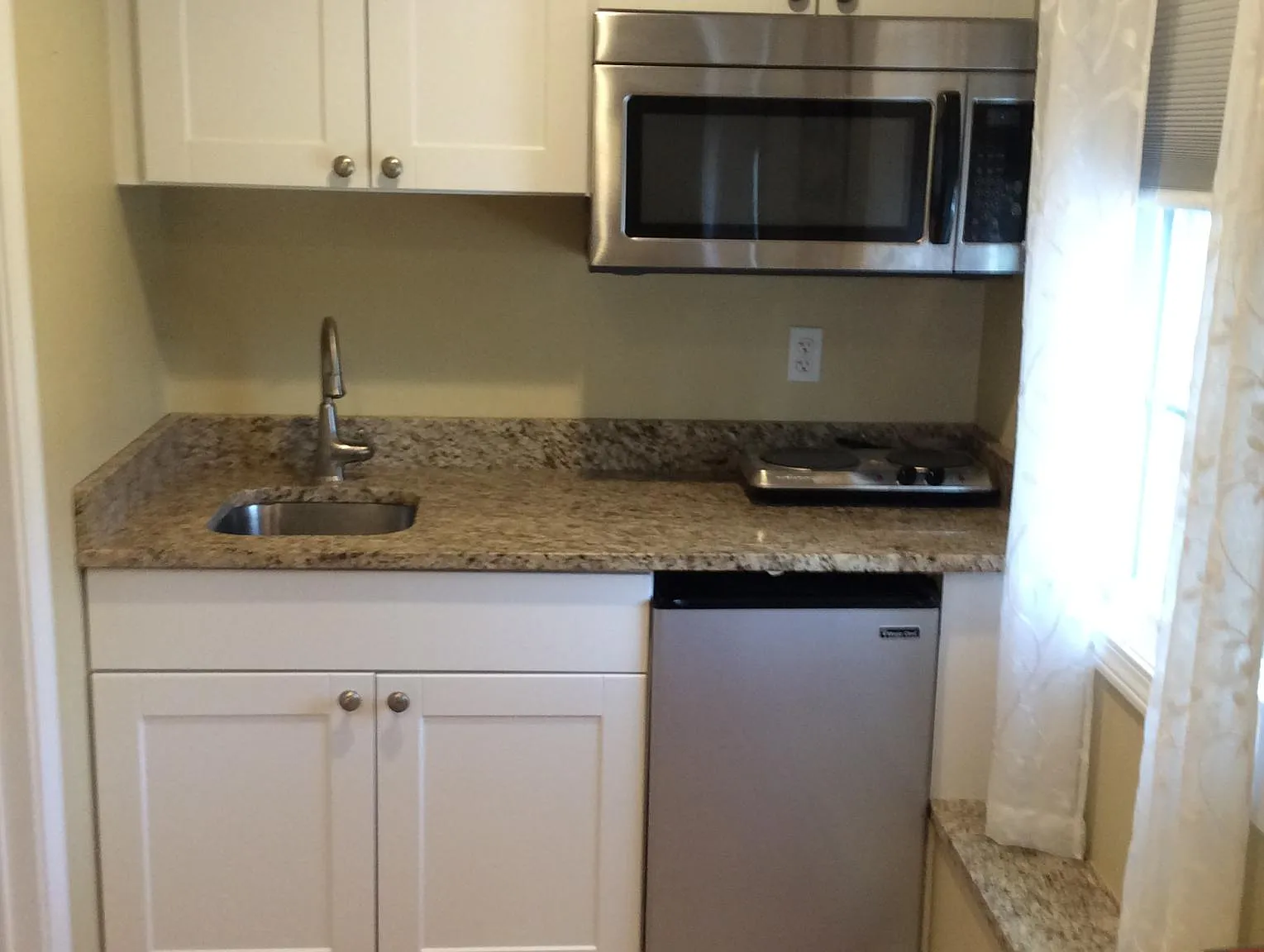 Studio, 300 sqft, $1,550 — Photo 4