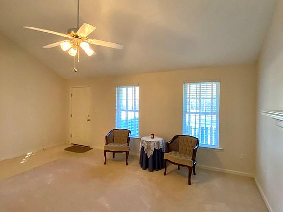 4th image of 203 Woodbury Dr