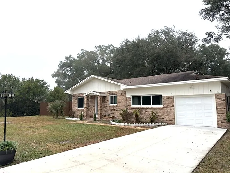 2455 Princeton Rd — Photo 2
