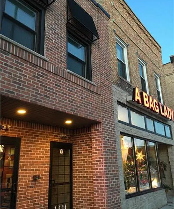 414 Dousman St #3