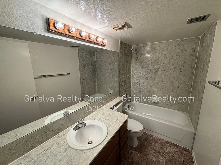 3120 E Corte De La Raqueta — Photo 15
