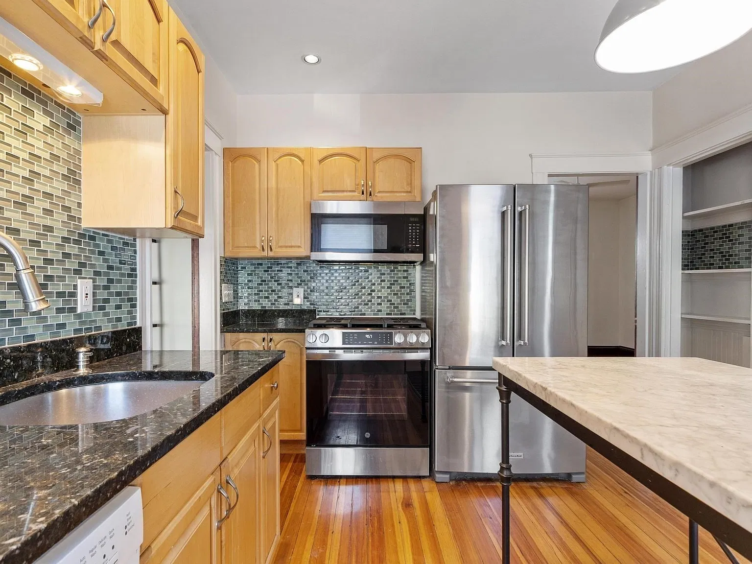 2 bed, 945 sqft, $3,500 — Photo 3