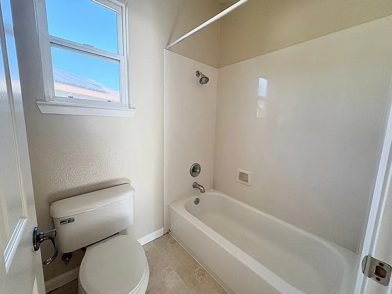 546 Almanor St — Photo 23