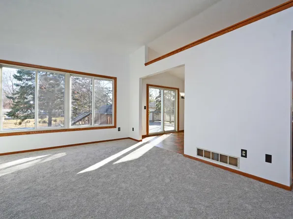 7581 23rd St N, Oakdale, MN 55128